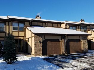 524 Manchester Ln, Hartland, WI 53029