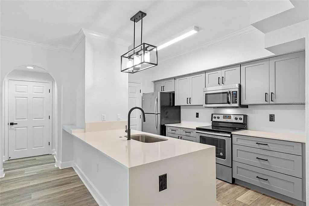 2 bed, 2.0 bath, 1053 sqft, $2,000 — Photo 3