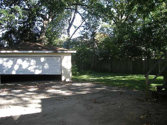 3rd image of 417 Maude Ave