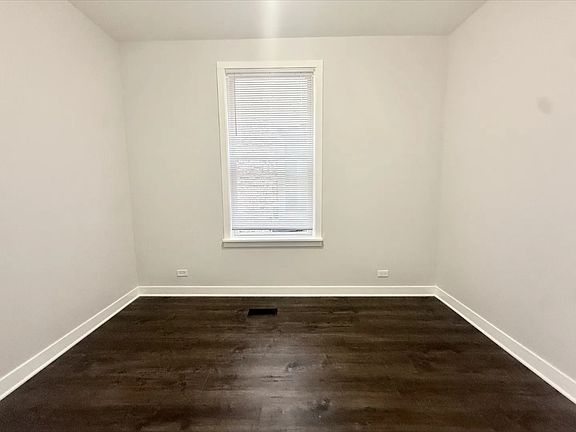 5th image of 532 N Lawler Ave Unit 1