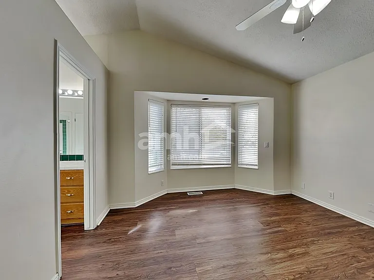 1484 N 400 W — Photo 11