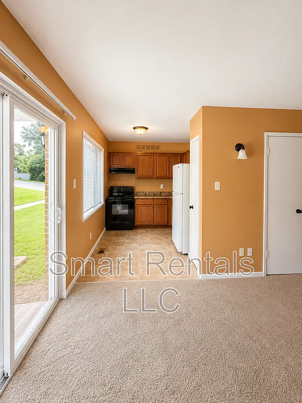 1 bed, 1.0 bath, 840 sqft, $699 — Photo 2