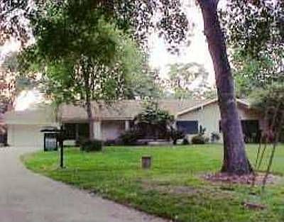 2nd image of 1000 Garden Ln