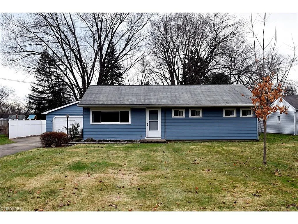 483 Clifton Dr NE photo 1