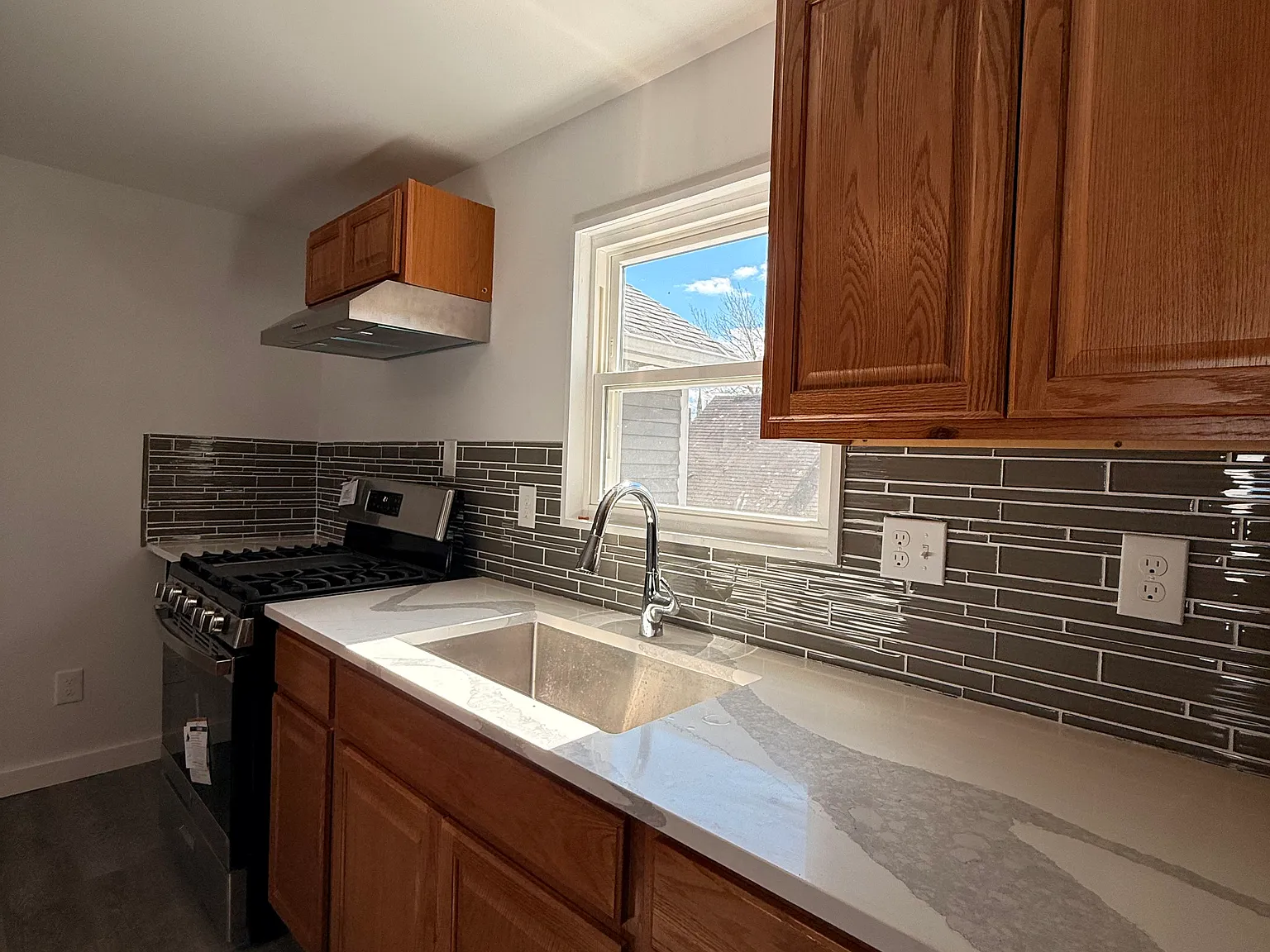 2 bed, 904 sqft, $1,700 — Photo 3