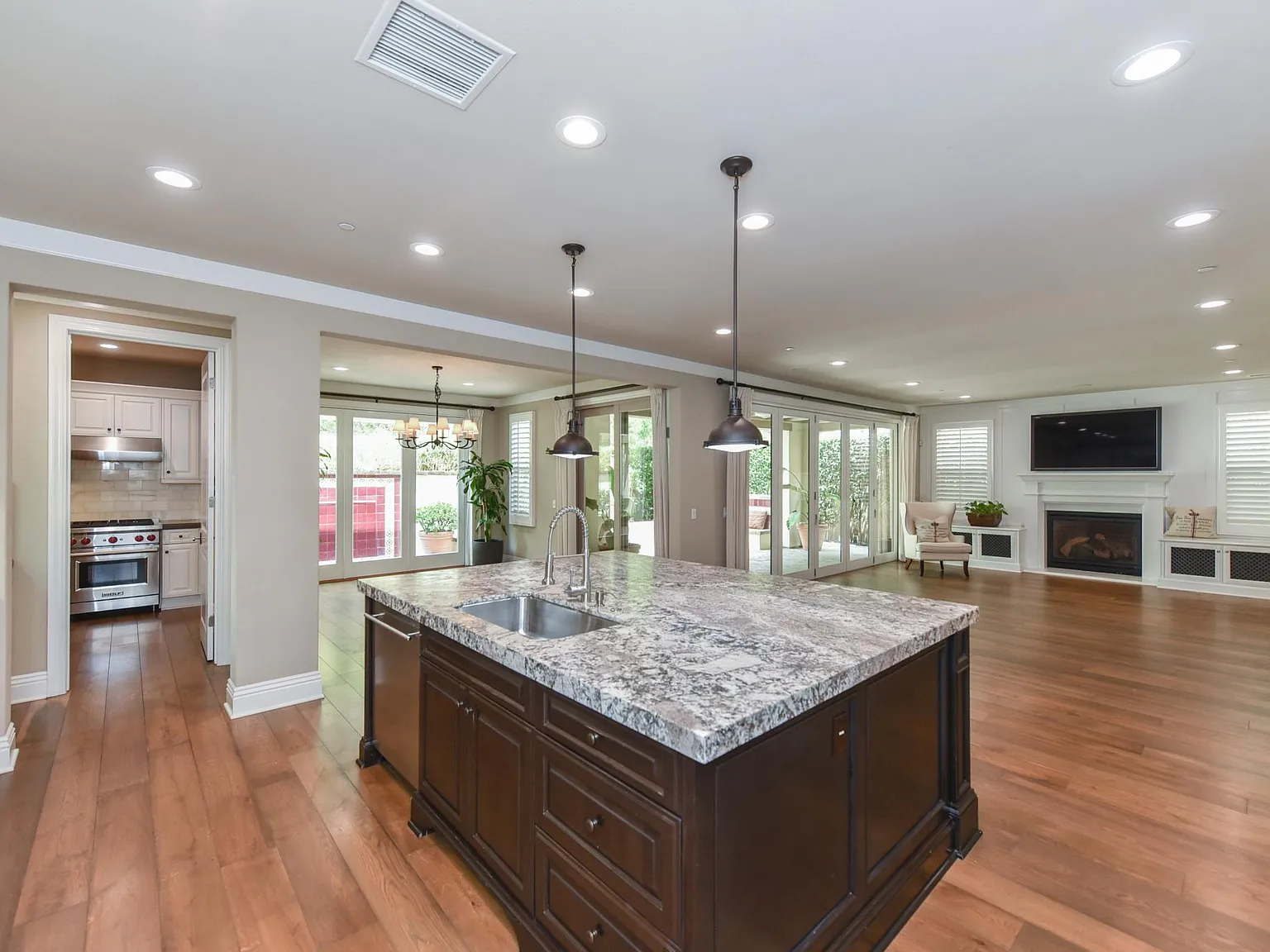 4 bed, 3294 sqft, $7,500 — Photo 4