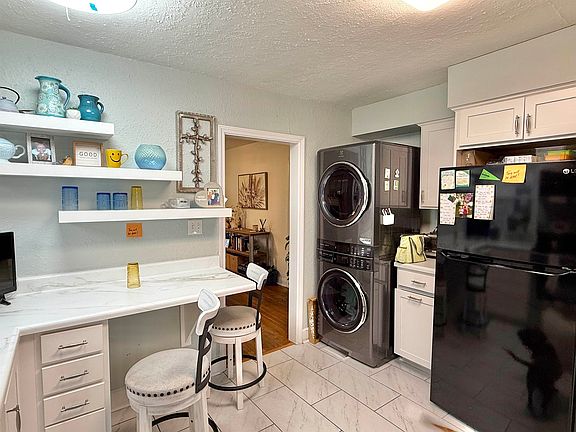 5th image of 233 Indiana St