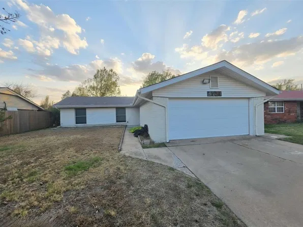 4723 SE Sunnymeade Dr, Lawton, OK 73501