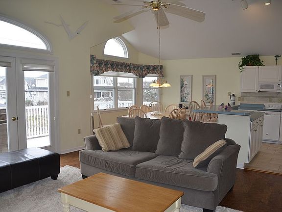 4th image of 2722 Central Ave