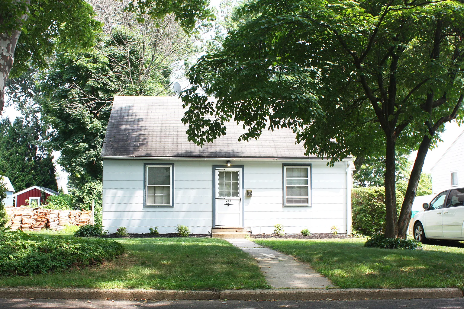 242 N Penn St photo 1