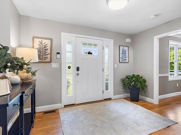 3rd image of 206 Bedford St