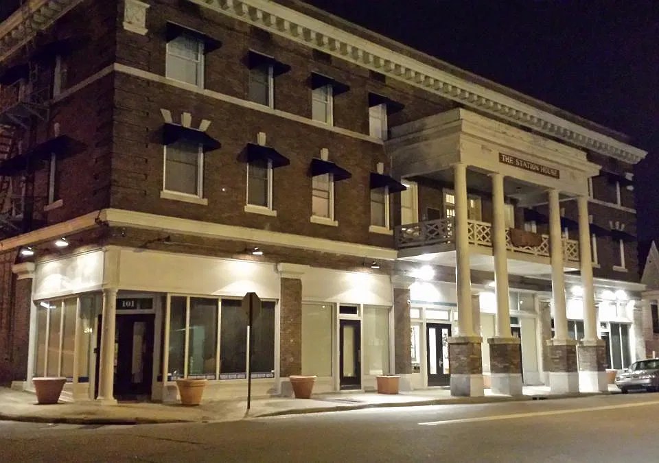 101 S Victory St #201