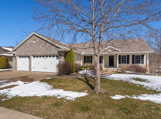 2929 Emerald Dr, Davenport, IA 52804