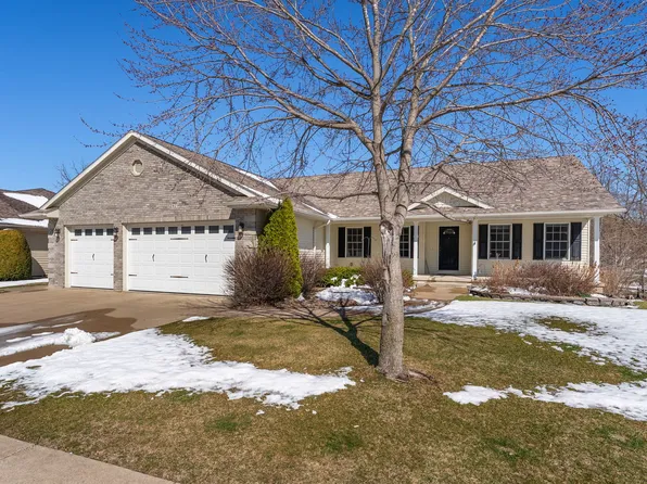 2929 Emerald Dr, Davenport, IA 52804