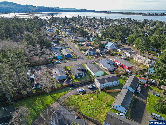 4th image of 6281 SW Jetty Ave