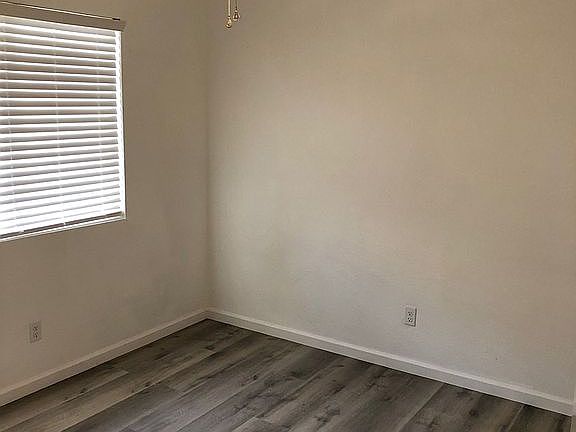 3rd image of 516 S Santa Fe Ave