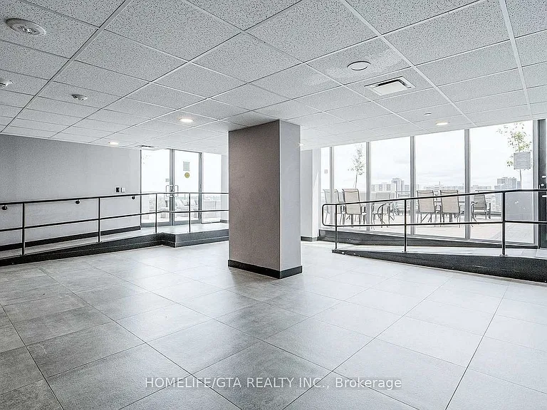 2433 Dufferin St #208 — Photo 40