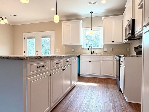 3rd image of 543 Maude Road