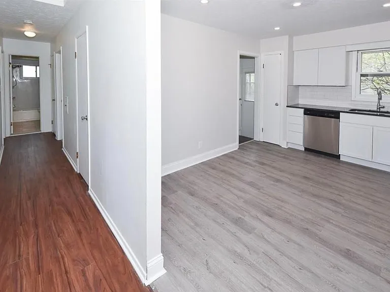 2633 S Green Rd — Photo 9