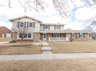 1901 Wolf Rd #1903, Waukesha, WI 53186