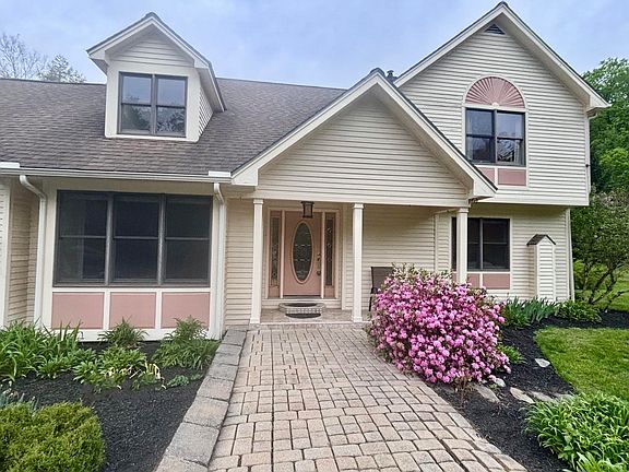 3rd image of 322 Farmer Drive