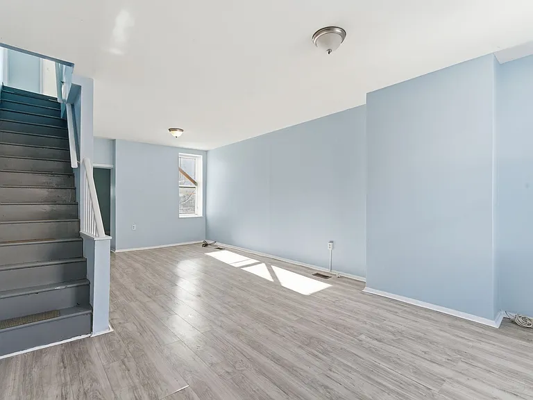 2236 W Firth St — Photo 10