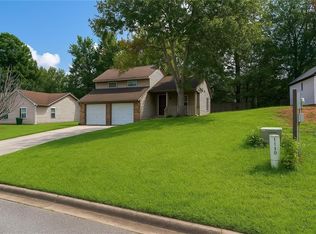 1055 Chapman Ln, Stone Mountain, GA