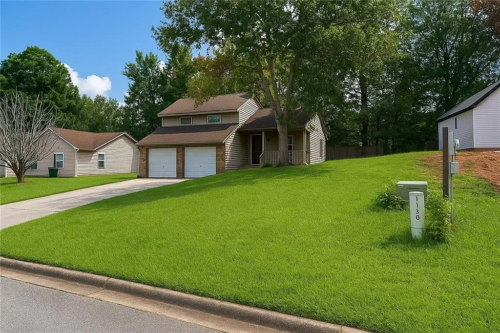 1055 Chapman Ln photo 1