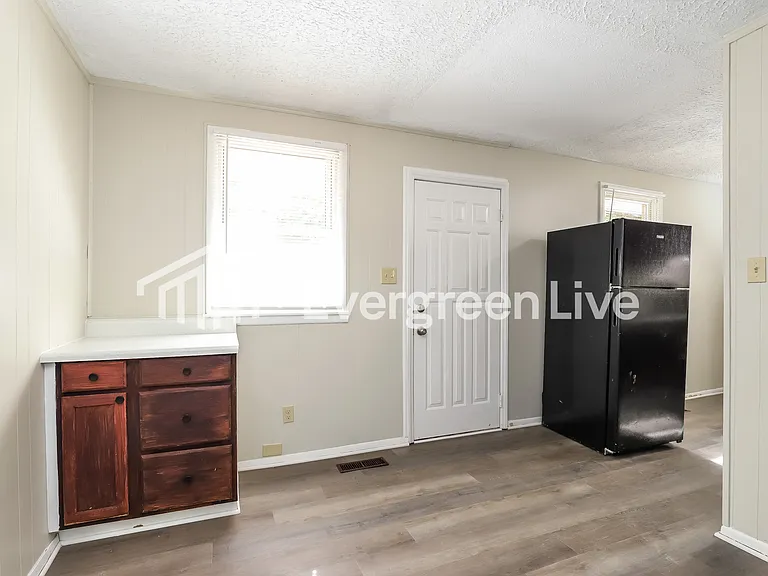 2725 Teresa Ave — Photo 4