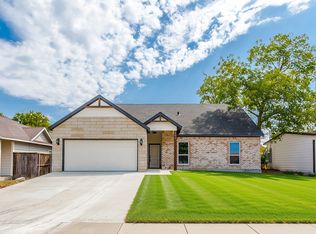 808 Wilkinson Dr, Mesquite, TX 75149
