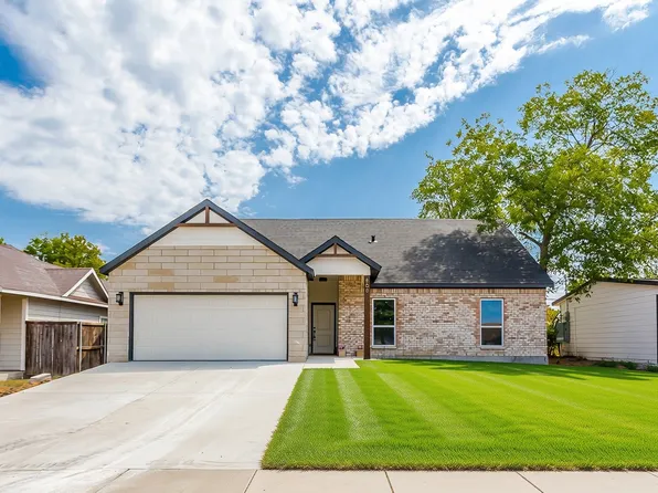 808 Wilkinson Dr, Mesquite, TX 75149