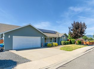 1396 Barney Fife Blvd, Grants Pass, OR 97527