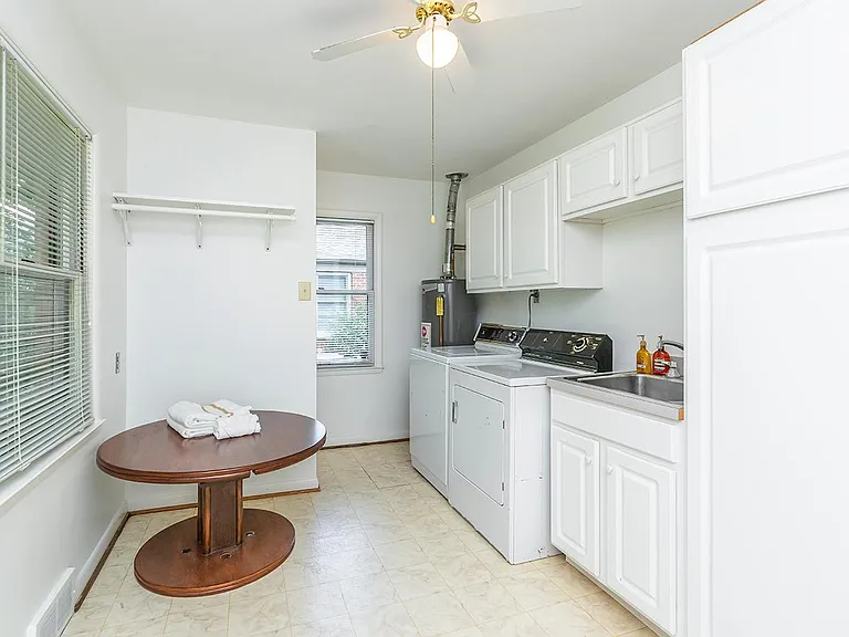 520 Albany Rd — Photo 17