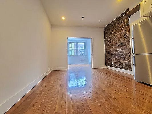 3rd image of 239 E 81st St APT 4B