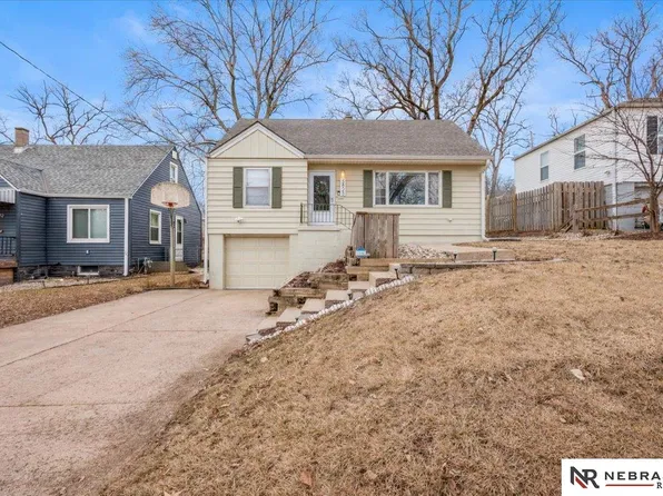 5823 Burdette St, Omaha, NE 68104