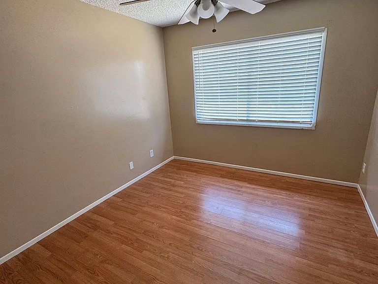 10826 N 48th Ave — Photo 11
