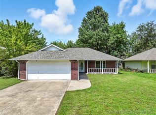 9325 E 530th Rd, Claremore, OK 74019