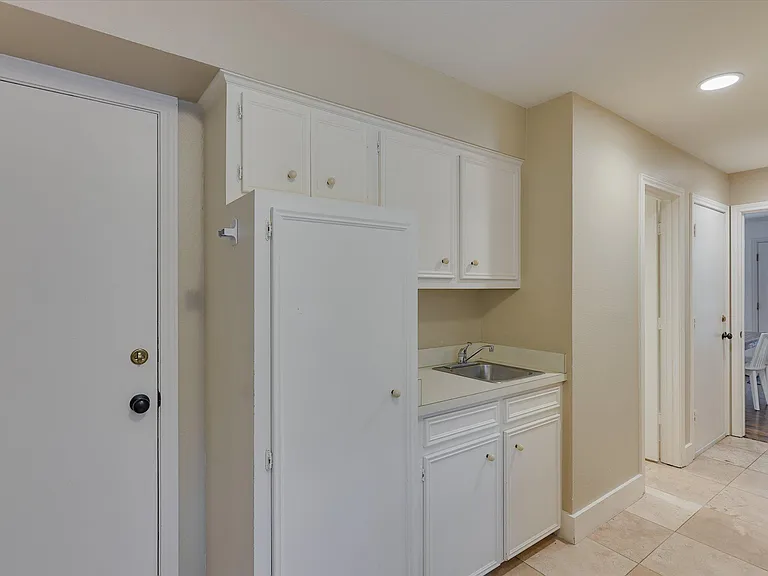 6507 Clubhouse Cir — Photo 38