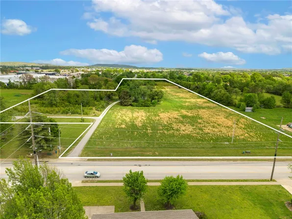 2403 S Turner St, Springdale, AR 72764