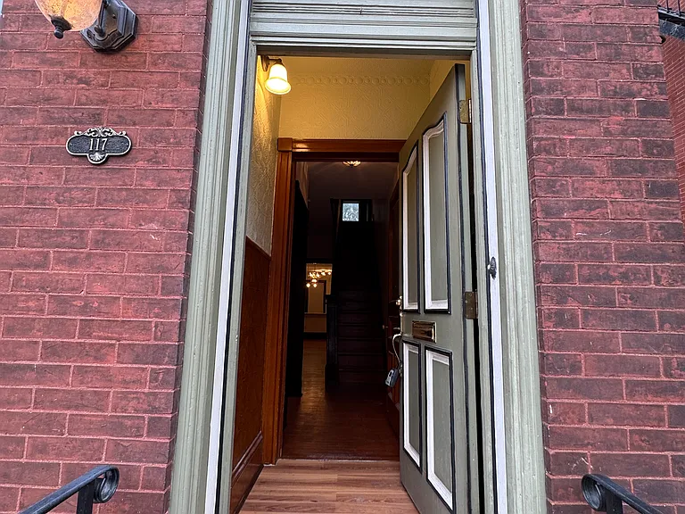 117 Jackson St — Photo 3