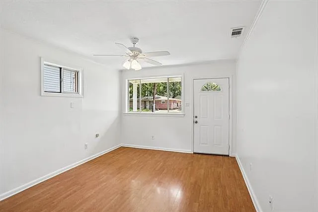 2 bed, 1.0 bath, 680 sqft, $1,300 — Photo 3