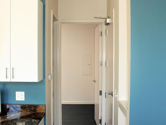 Hall to Bedroom/Bathroom