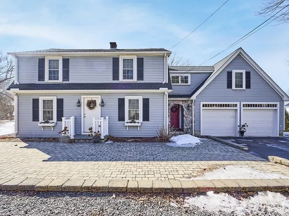 11 Central St, Southborough, MA 01772