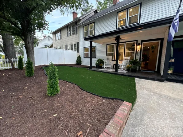 105 Maple St, Badin, NC 28009