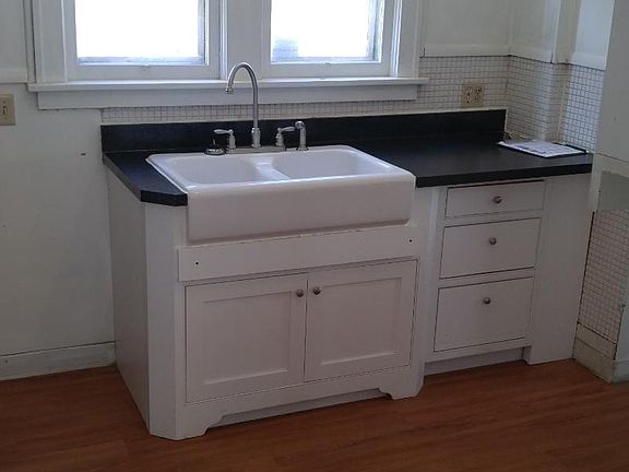 3rd image of 219 Curry Ct