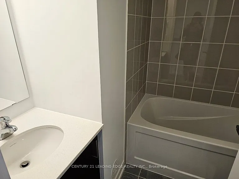 10 Spruce Pines Cres #2 — Photo 7