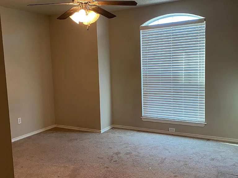 2104 Main St #4 — Photo 8