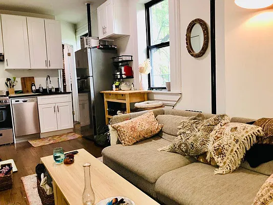 Rented by Bond New York | media 10