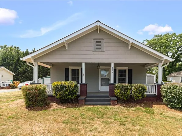 609 Dobson St, Kernersville, NC 27284