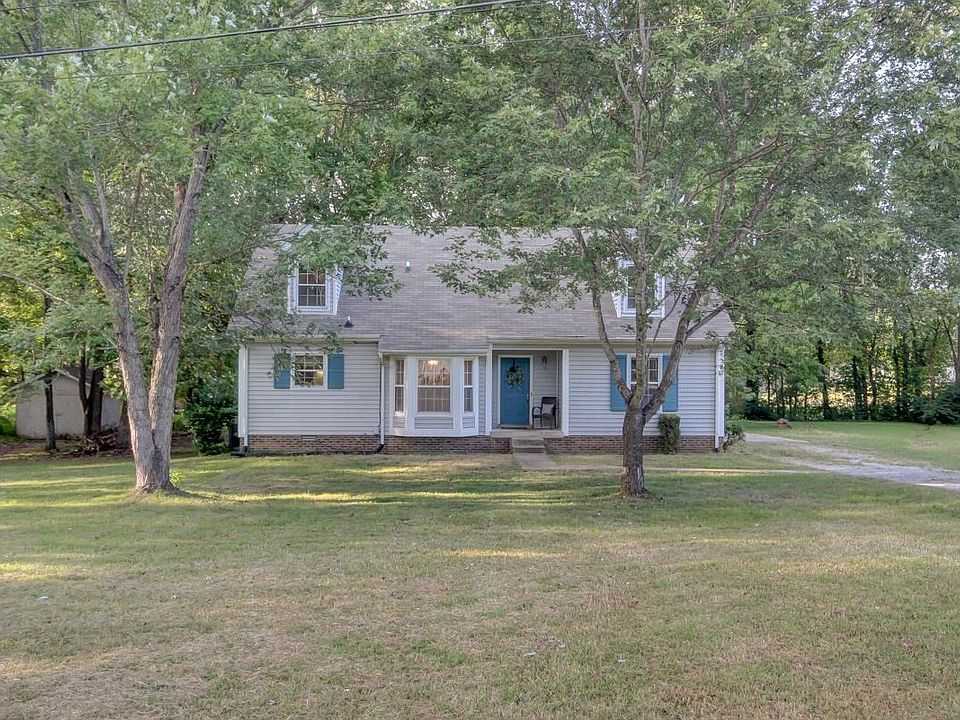 1st image of 621 Lilac Ln